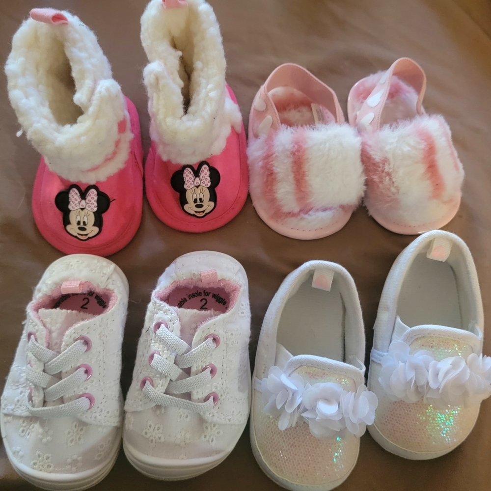 Bundle baby shoes